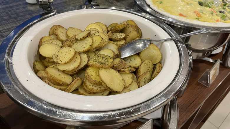 Lyonnaise potatoes
Картофель по-лионски